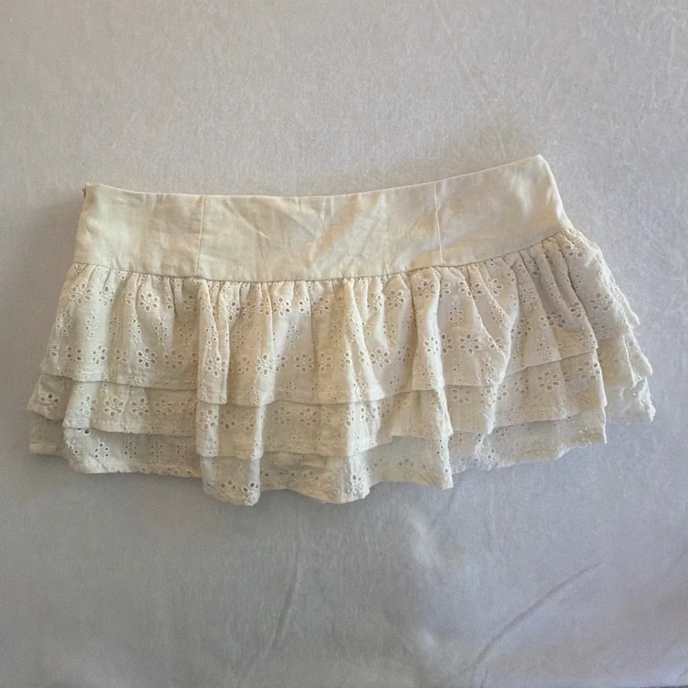 Edikted white eyelet
